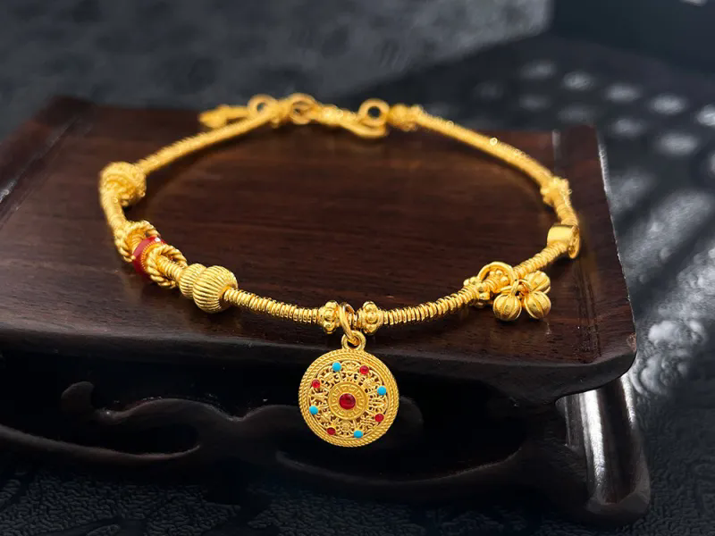 八宝祥瑞 祈诸事恒顺｜这件黄金罗盘，藏着一整年的吉祥密码